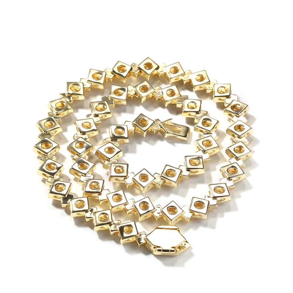 Clustered Rhombic Tennis Chain