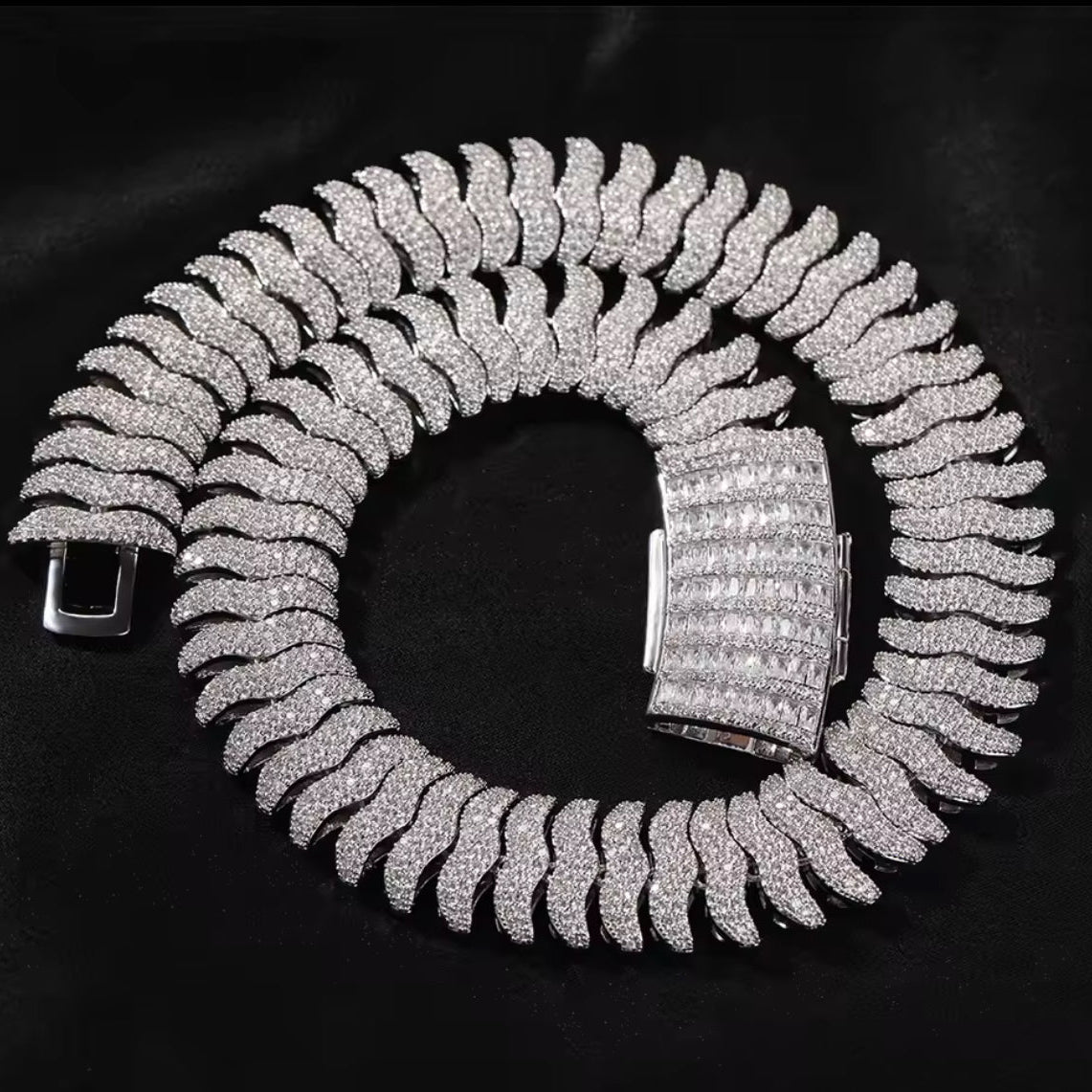 Millipede Cuban Chain