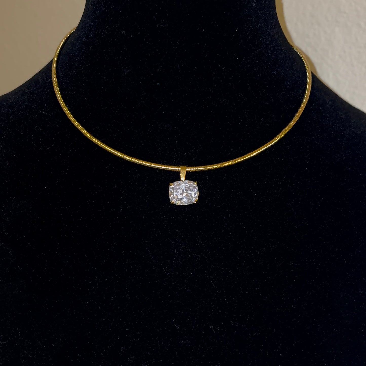 Single Oval Necklace