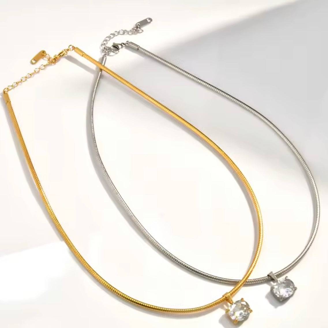 Single Oval Necklace