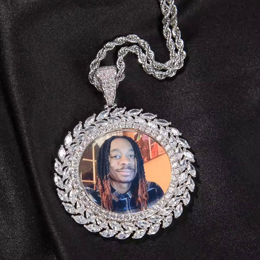 Wreath Picture Pendant Necklace